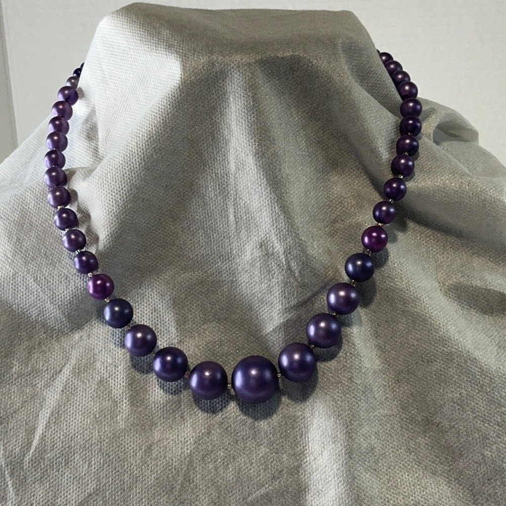 Elegant Purple faux pearl necklace
